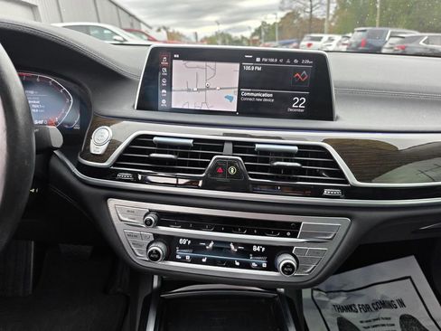Used 2021 BMW 740i image 26