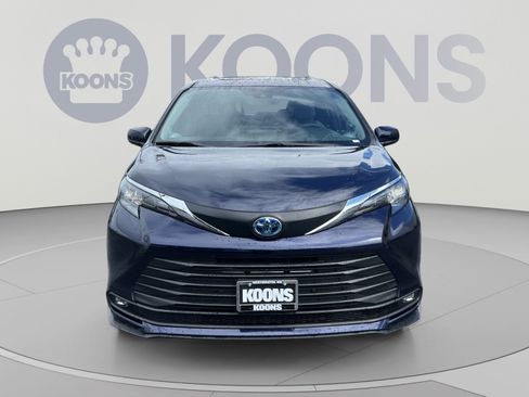 Used 2025 Toyota Sienna XLE w/ XLE Plus Package AWD/4WD image 11
