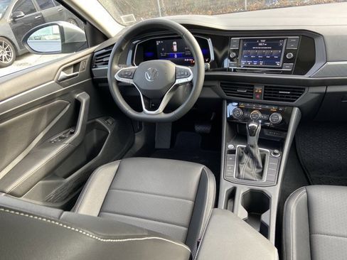 Used 2022 Volkswagen Jetta SE image 15