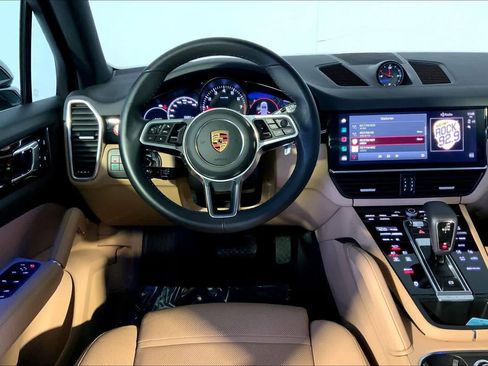 Used 2023 Porsche Cayenne image 13