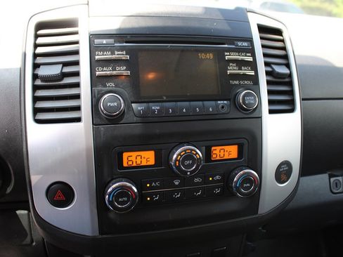 Used 2013 Nissan Frontier SV image 17