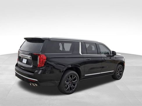 Used 2023 GMC Yukon XL Denali w/ Denali Reserve Package image 4