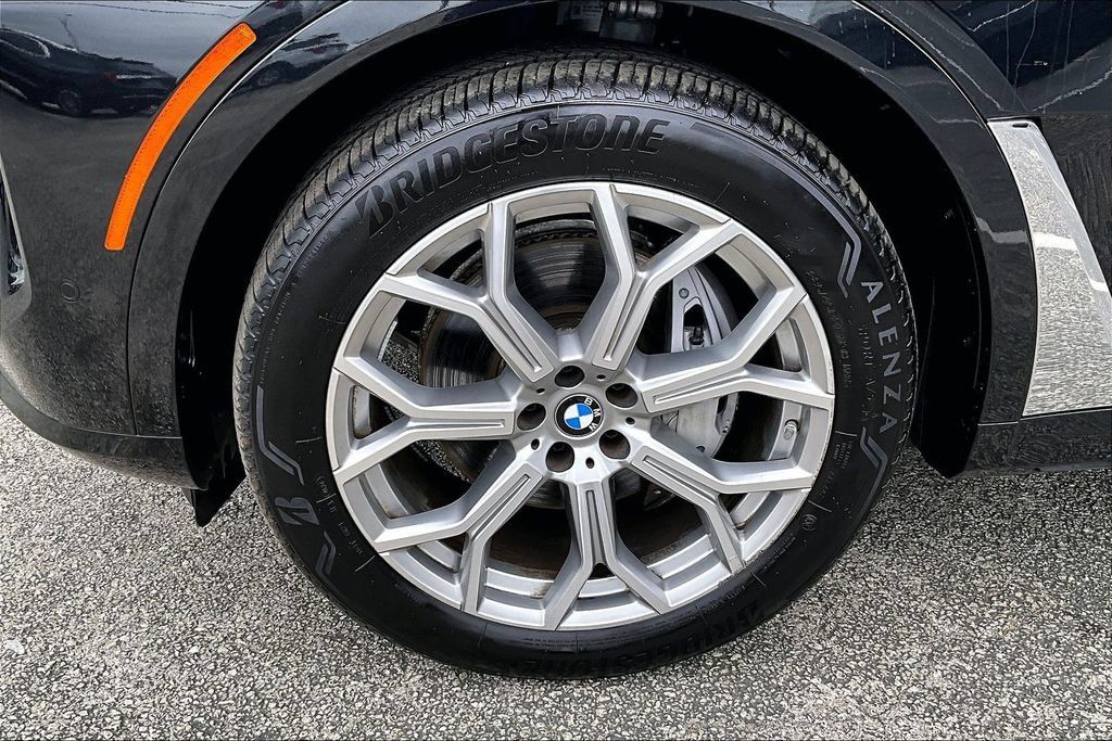 Used 2025 BMW X7 xDrive40i w/ Climate Comfort Package AWD/4WD image 11