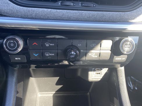 Used 2022 Jeep Compass Latitude image 14