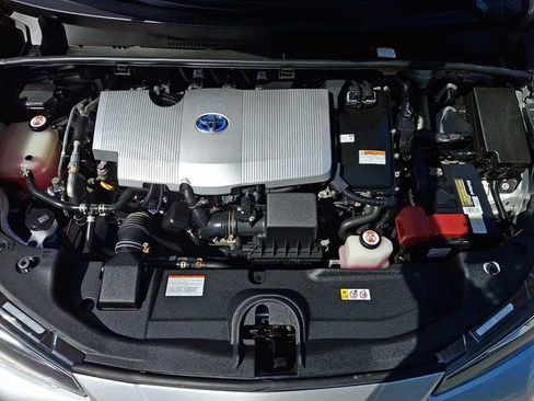 Used 2020 Toyota Prius LE AWD/4WD image 29