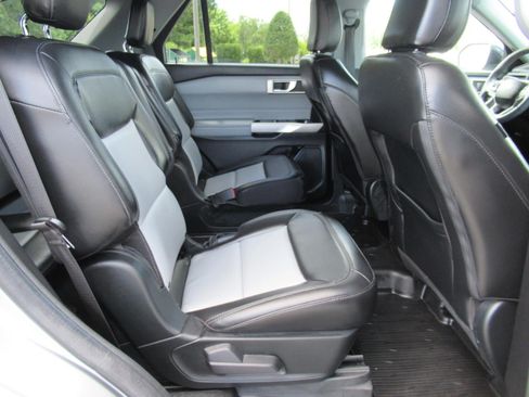 Used 2023 Ford Explorer XLT w/ Equipment Group 202A RWD image 33