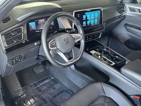 Used 2025 Volkswagen Atlas Cross Sport SE image 13