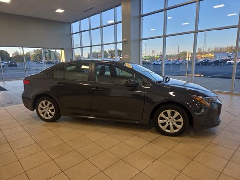Used 2024 Toyota Corolla LE image 5
