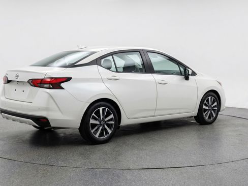 Used 2025 Nissan Versa SV image 9