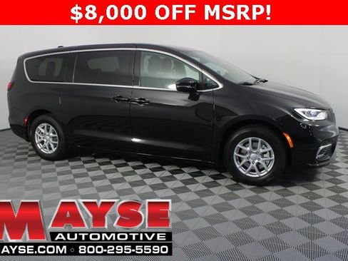 New 2026 Chrysler Pacifica Select image 1