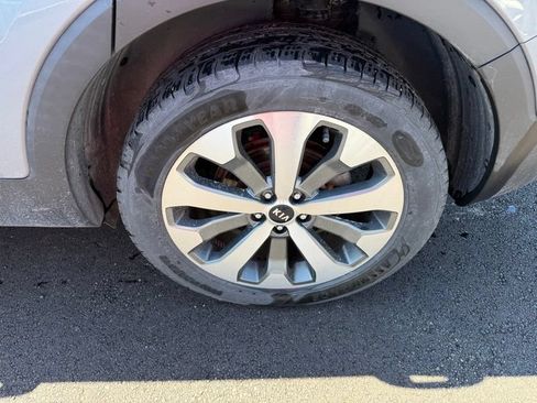 Used 2020 Kia Telluride S AWD/4WD image 18