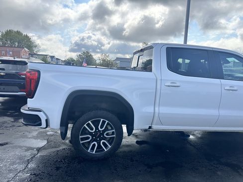 Used 2023 GMC Sierra 1500 AT4 w/ Technology Package AWD/4WD image 10