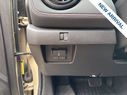 Used 2024 Chevrolet Colorado Z71 w/ Z71 Convenience Package 2 image 18