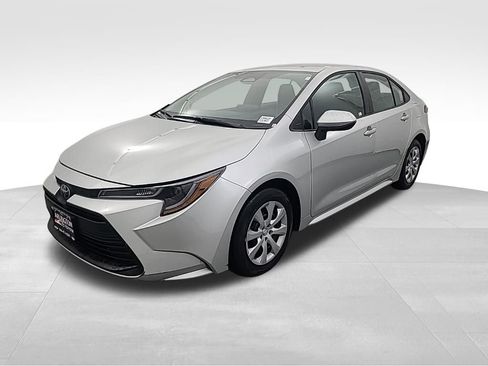 Used 2025 Toyota Corolla LE image 8