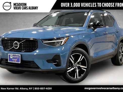 Certified 2023 Volvo XC40 B5 Plus w/ Climate Package AWD/4WD image 1