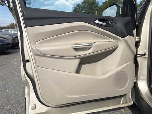 Used 2017 Ford Escape SE w/ Equipment Group 201A image 10