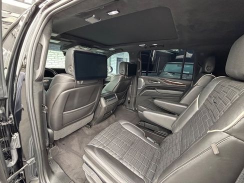 Used 2022 Cadillac Escalade ESV Sport Platinum w/ Heavy-Duty Trailer Package AWD/4WD image 40