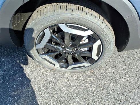 New 2025 Kia Telluride S image 9