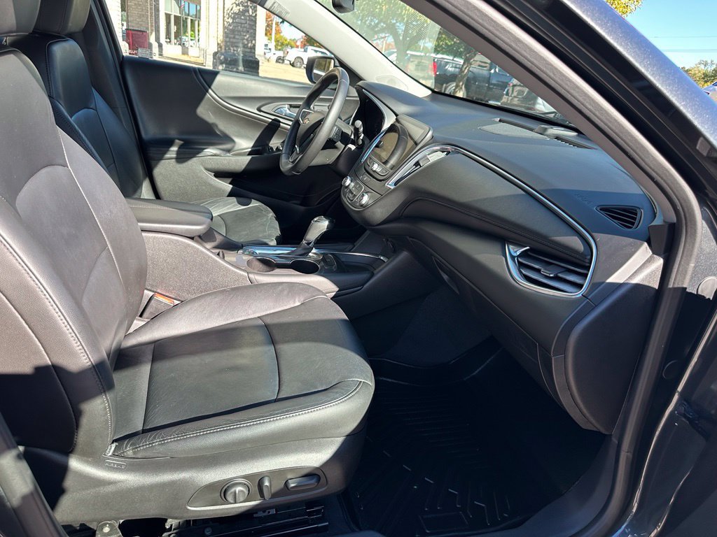 Used 2016 Chevrolet Malibu LT w/ Leather Package FWD image 29