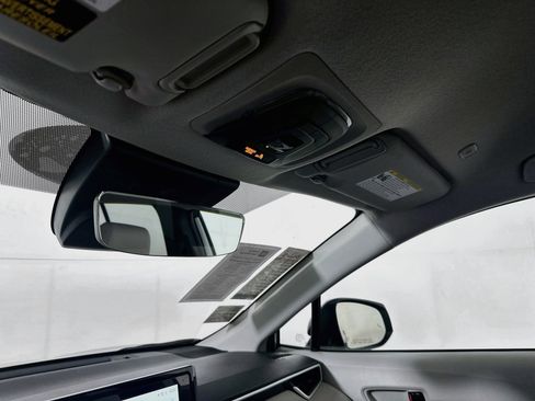 Used 2025 Toyota Corolla Cross LE FWD image 18