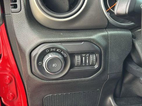Used 2018 Jeep Wrangler Unlimited Sport S AWD/4WD image 15