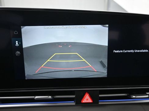 Used 2025 Hyundai Elantra SEL FWD image 13
