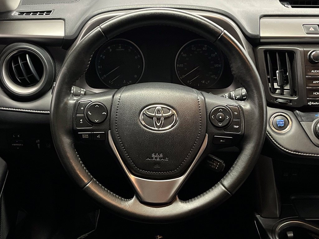 Used 2017 Toyota RAV4 XLE AWD/4WD image 8