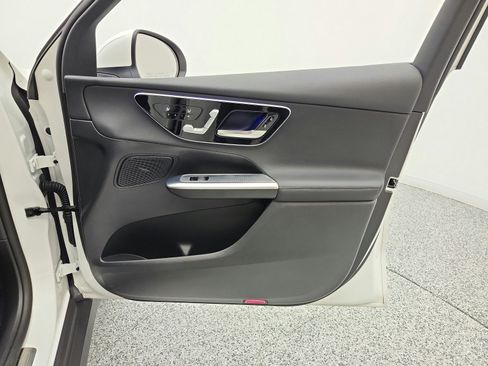 Used 2025 Mercedes-Benz GLC 350e 4MATIC image 19