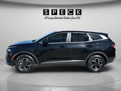 Used 2023 Kia Sportage LX AWD/4WD image 2
