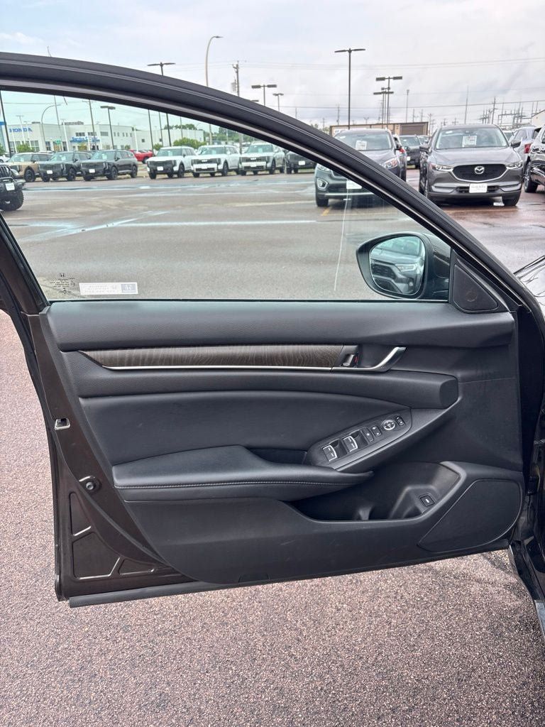 Used 2018 Honda Accord EX image 11
