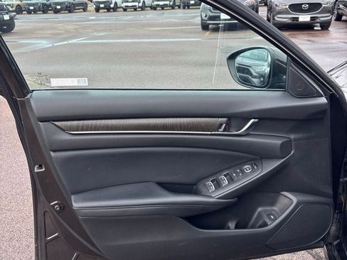 Used 2018 Honda Accord EX image 11