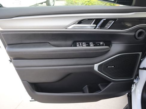 New 2026 Jeep Grand Wagoneer 4WD image 18
