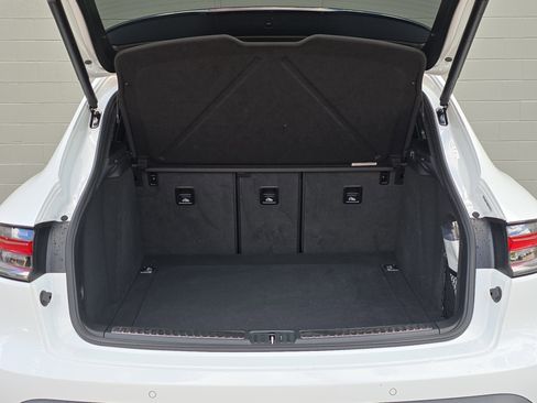 Certified 2025 Porsche Macan image 16