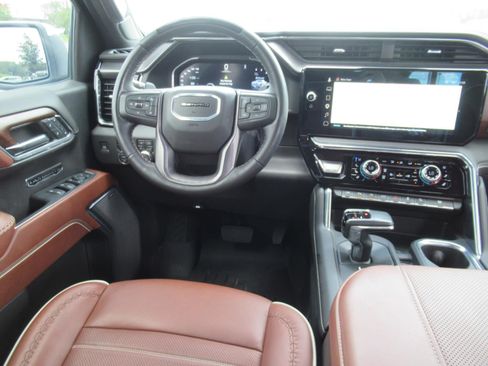Used 2024 GMC Sierra 1500 Denali Ultimate AWD/4WD image 17