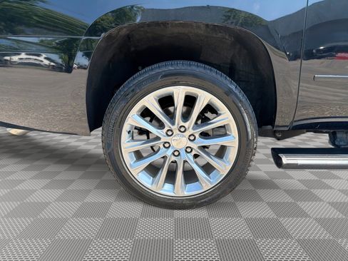 Used 2019 Chevrolet Suburban Premier w/ Premier Plus Edition AWD/4WD image 30