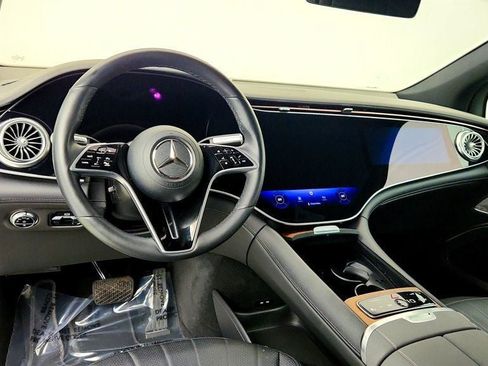 Used 2023 Mercedes-Benz EQS 580 4MATIC SUV w/ Acoustic Comfort Package image 12