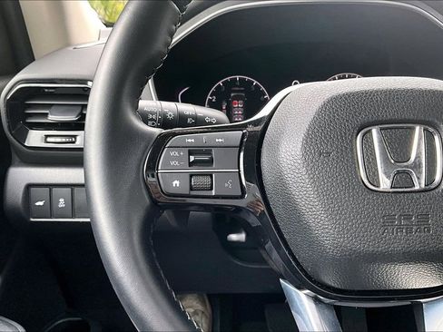 Used 2025 Honda Pilot EX-L image 11