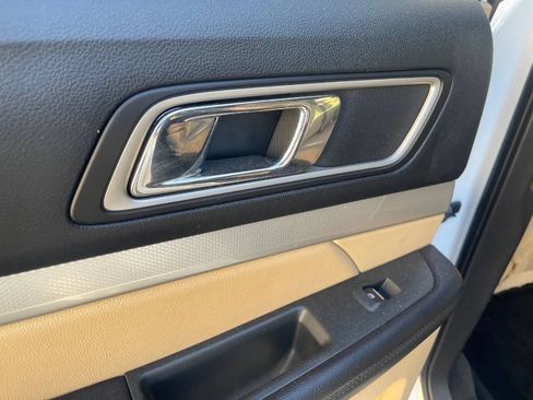 Used 2017 Ford Explorer XLT w/ Equipment Group 201A FWD image 25