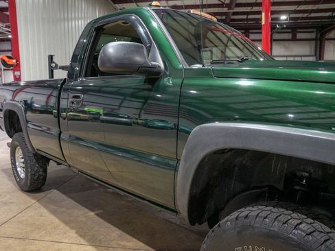 Used 2006 Chevrolet Silverado 2500 W/T w/ Snow Plow Prep Package AWD/4WD image 39