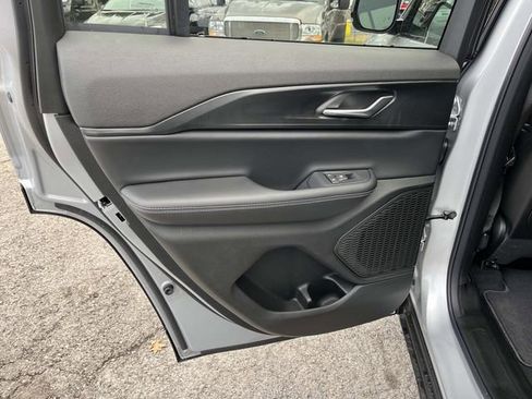 New 2025 Jeep Grand Cherokee Altitude image 18