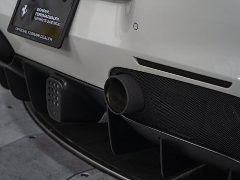 Used 2018 Ferrari 488 GTB RWD image 10