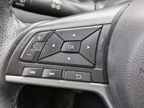 Used 2017 Nissan Rogue SV AWD/4WD image 16