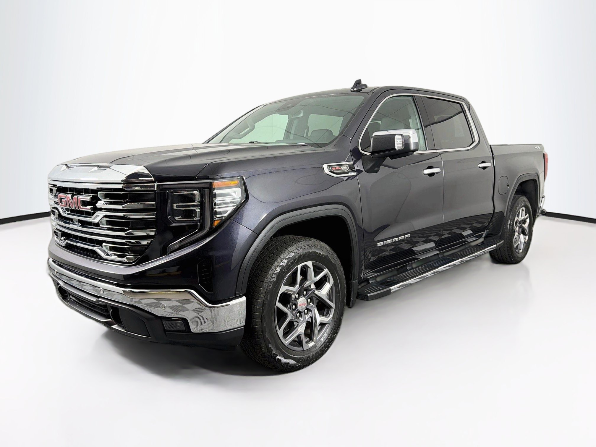 Used 2022 GMC Sierra 1500 SLT w/ SLT Premium Plus Package AWD/4WD image 3