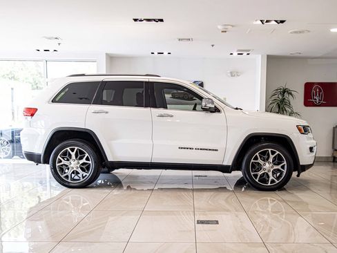 Used 2019 Jeep Grand Cherokee Limited AWD/4WD image 9