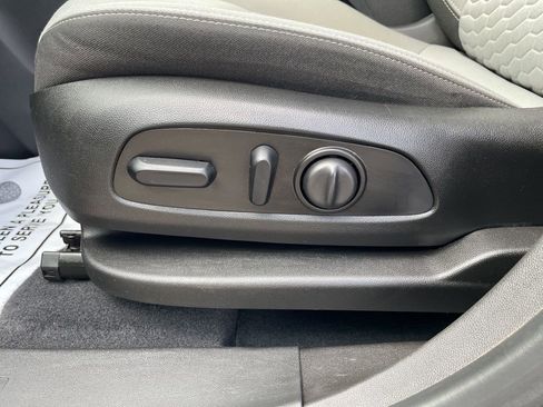 Used 2021 Chevrolet Equinox LS w/ LS Convenience Package image 11