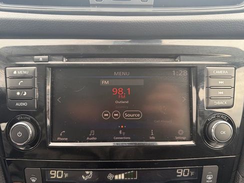 Used 2020 Nissan Rogue SV image 25