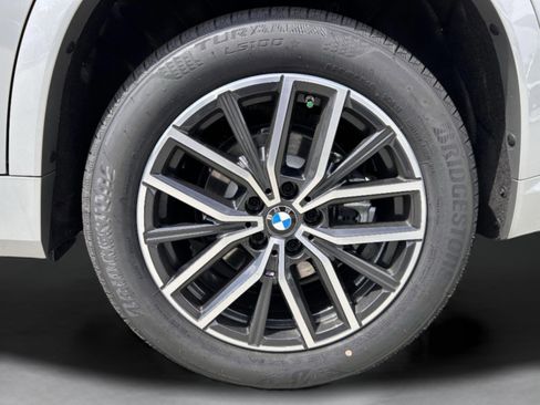 Used 2025 BMW X1 xDrive28i w/ Premium Package image 7