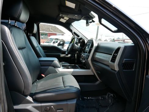 Certified 2022 Ford F350 Lariat w/ Chrome Package AWD/4WD image 8