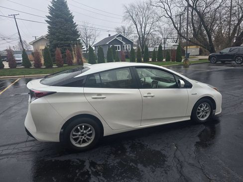 Used 2018 Toyota Prius Three w/ Advanced Technology Package image 10
