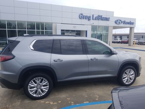 Used 2024 GMC Acadia Elevation FWD image 8